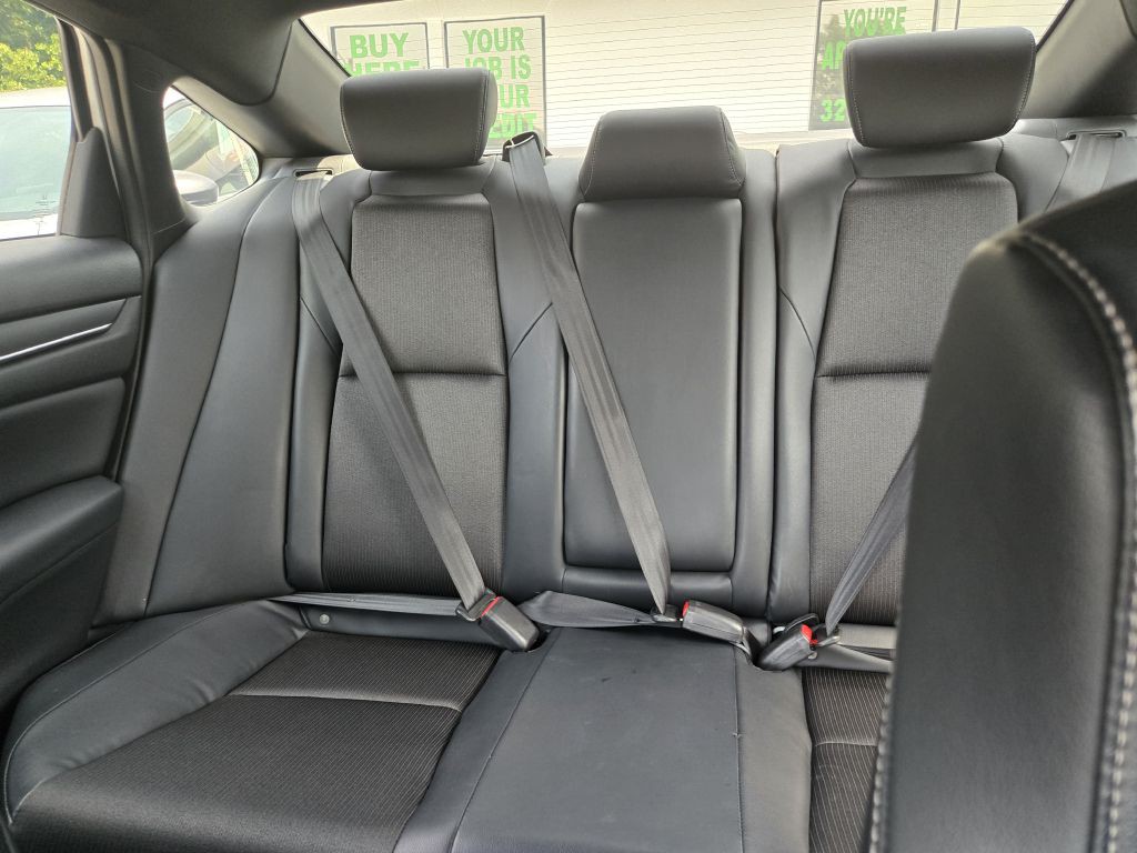 2018 Honda Accord Image 17