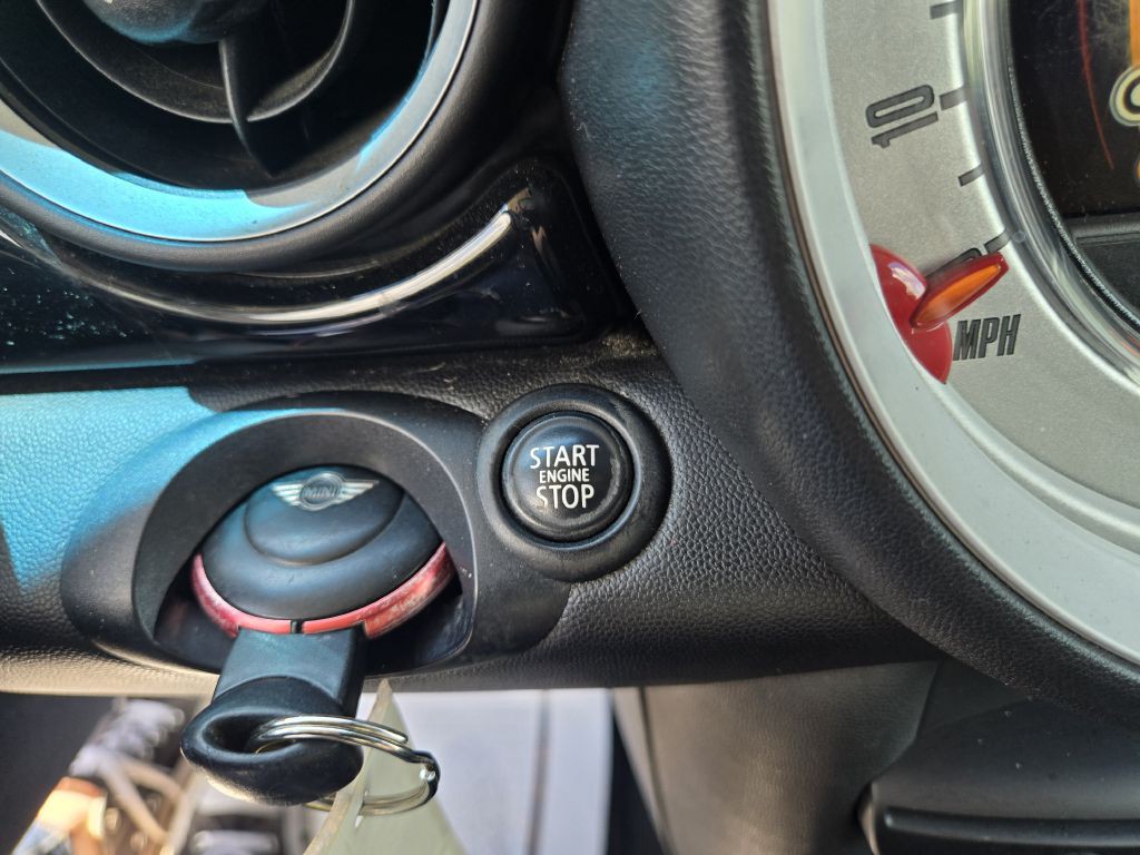 2013 MINI Cooper Image 12