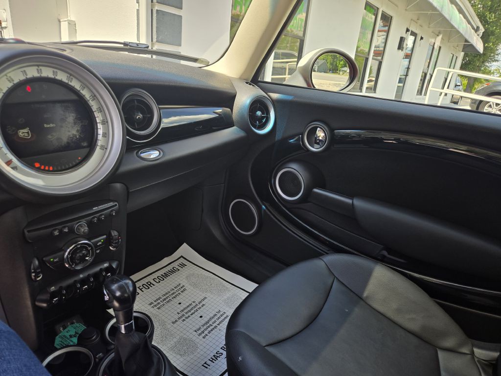 2013 MINI Cooper Image 15