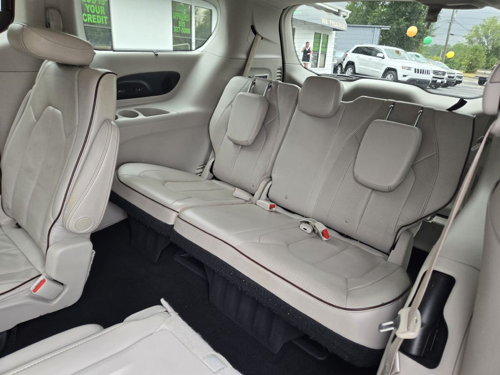 2017 Chrysler Pacifica Image 16