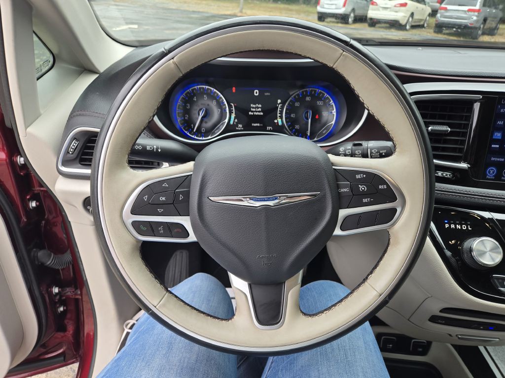 2017 Chrysler Pacifica Image 17