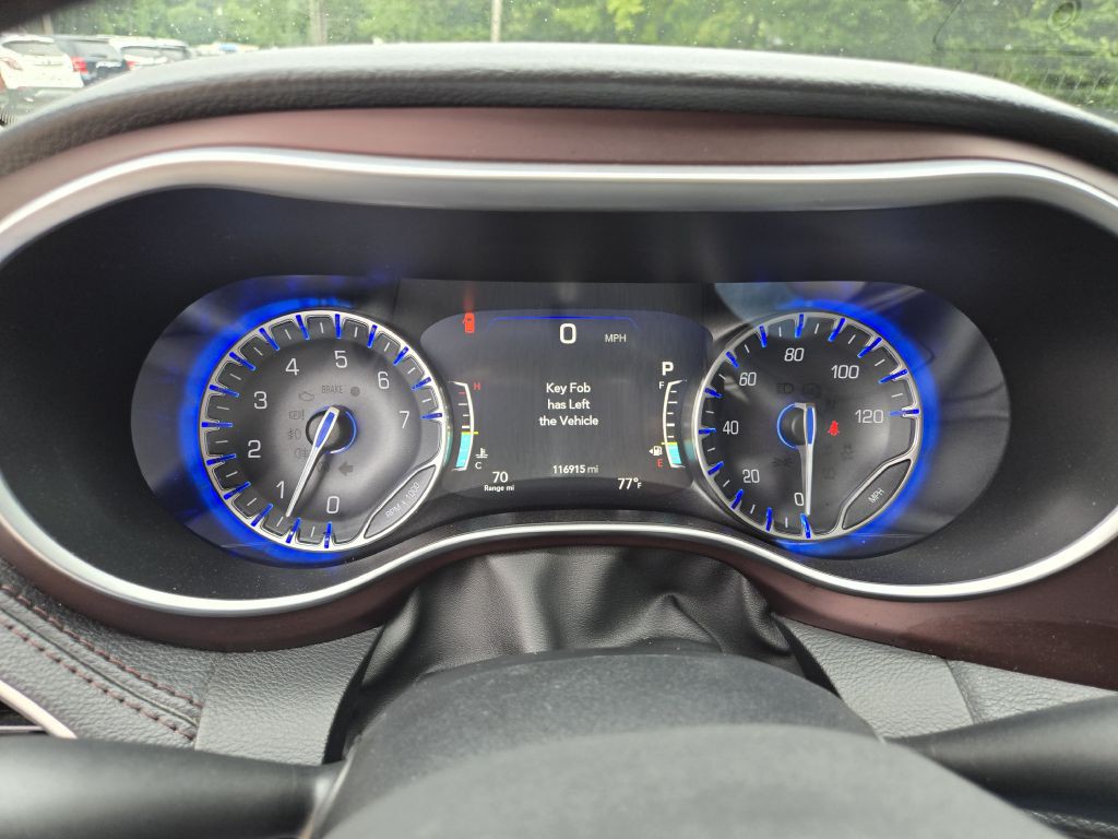 2017 Chrysler Pacifica Image 18