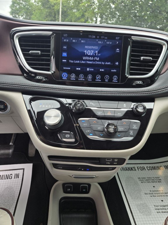 2017 Chrysler Pacifica Image 19