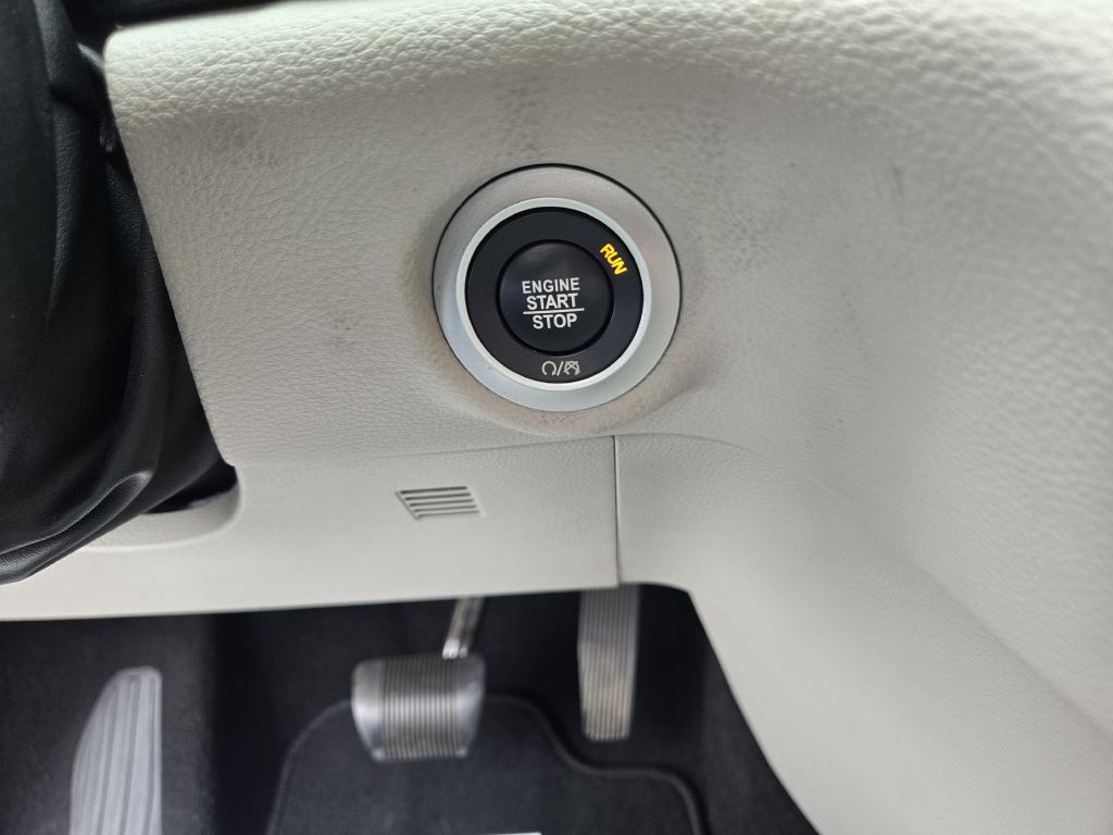 2017 Chrysler Pacifica Image 26