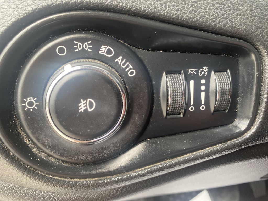 2016 Jeep Renegade Image 11