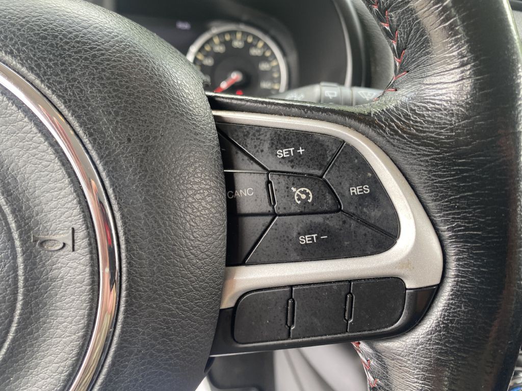 2016 Jeep Renegade Image 13