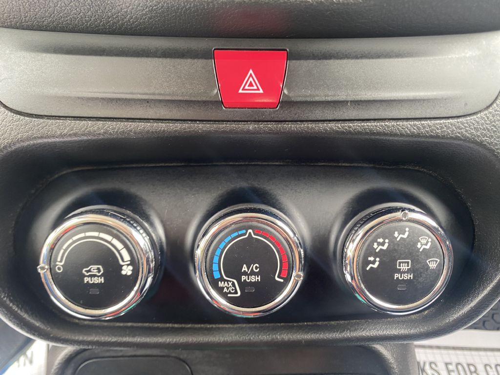 2016 Jeep Renegade Image 20