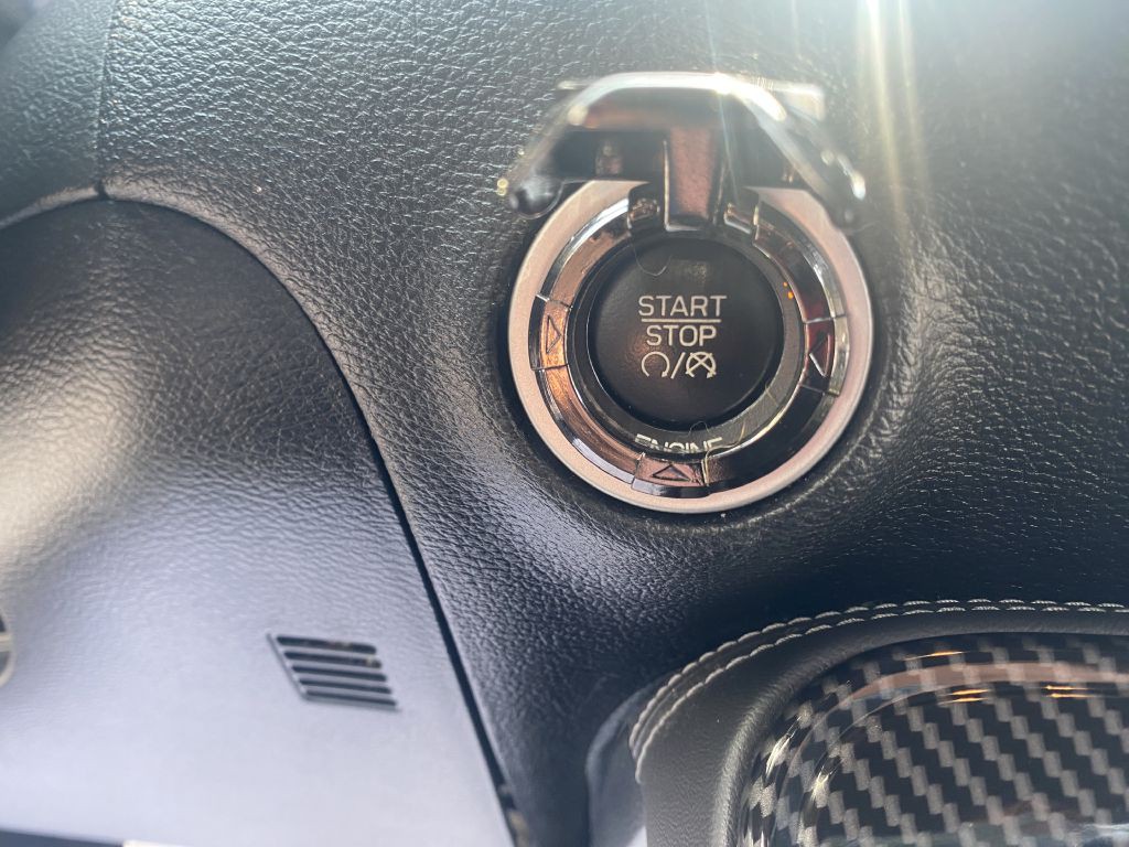 2016 Dodge Challenger Image 12