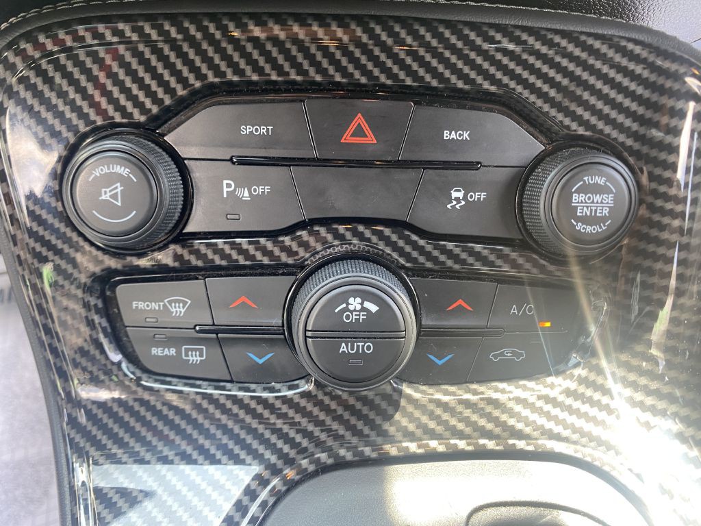 2016 Dodge Challenger Image 21