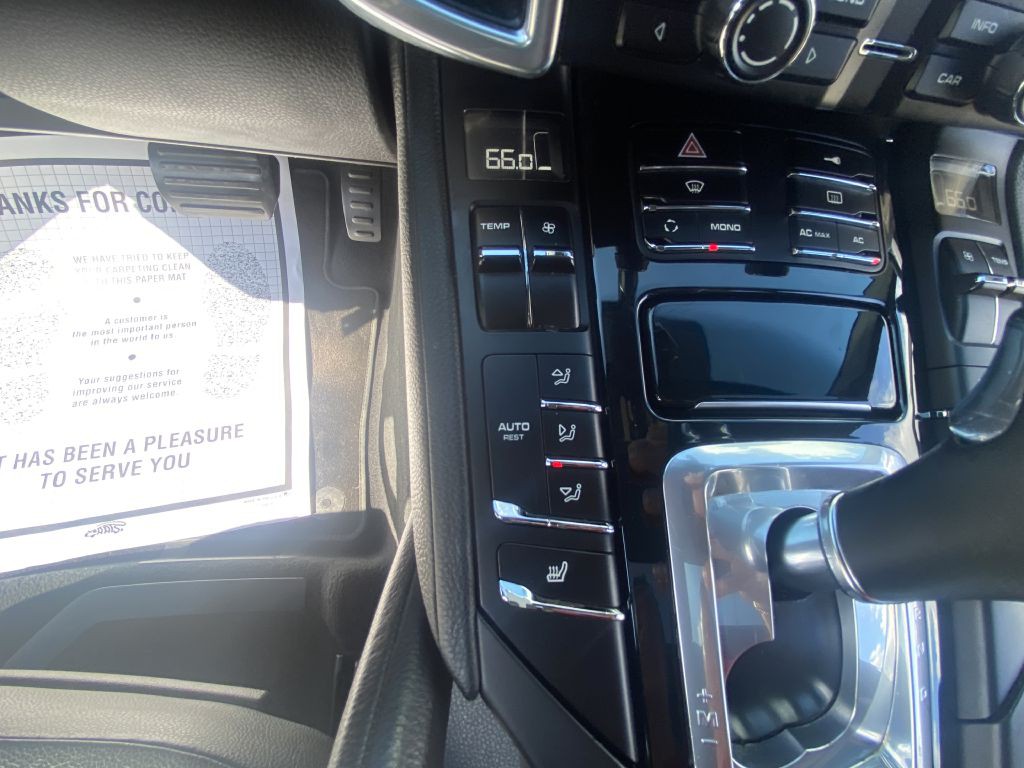 2012 Porsche Cayenne Image 11