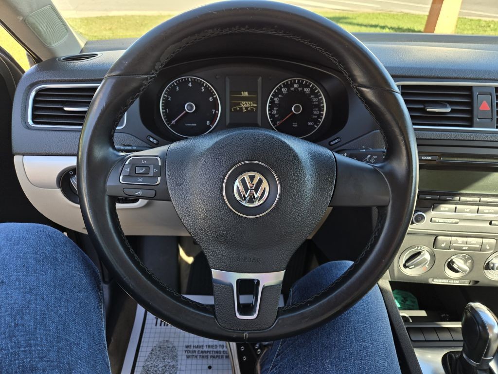 2013 Volkswagen Jetta Image 12