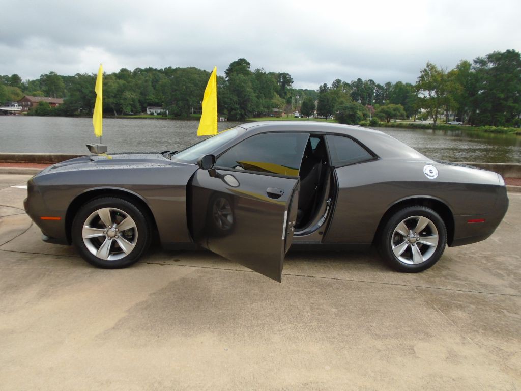 2016 Dodge Challenger Image 6