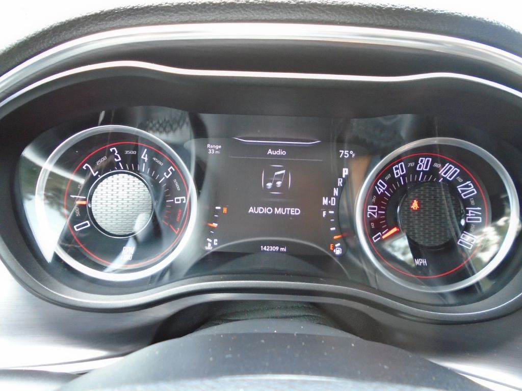 2016 Dodge Challenger Image 12