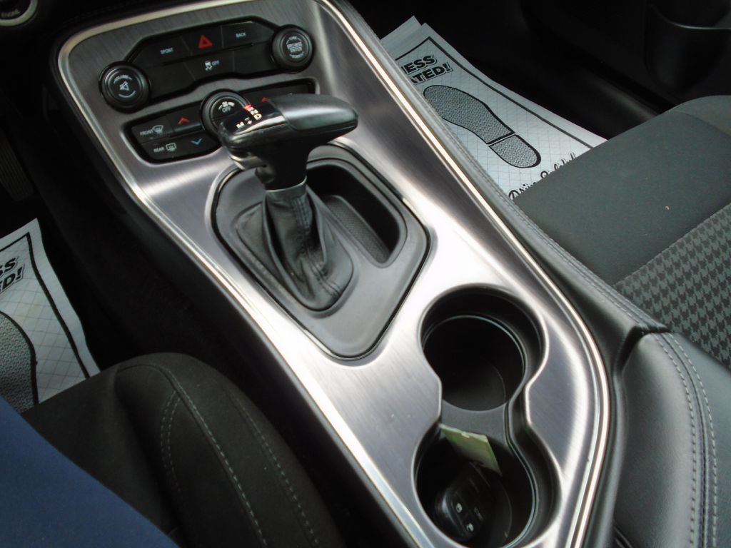2016 Dodge Challenger Image 16