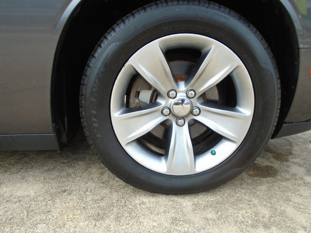 2016 Dodge Challenger Image 19