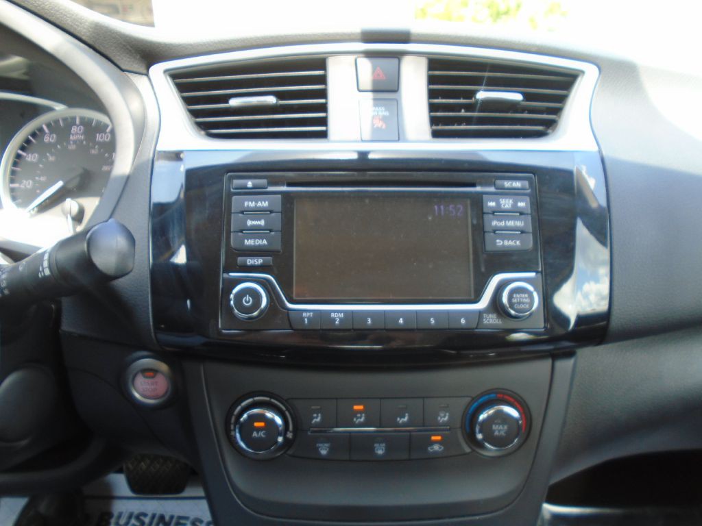2017 Nissan Sentra Image 19