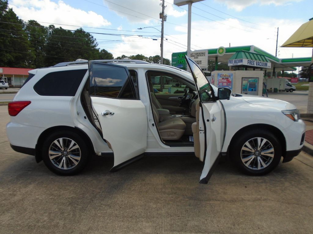 2017 Nissan Pathfinder Image 5