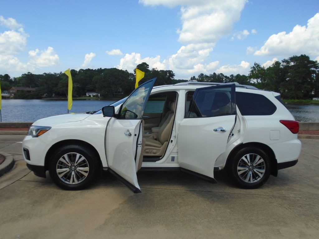 2017 Nissan Pathfinder Image 6