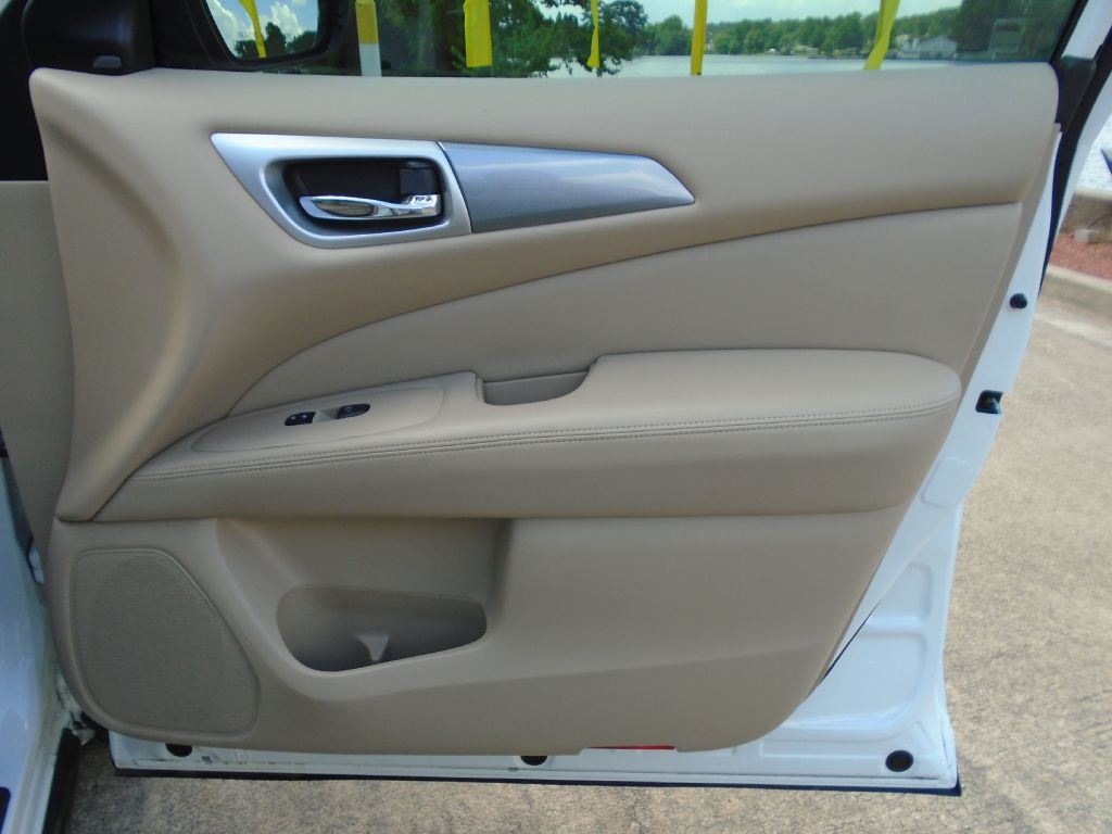 2017 Nissan Pathfinder Image 8