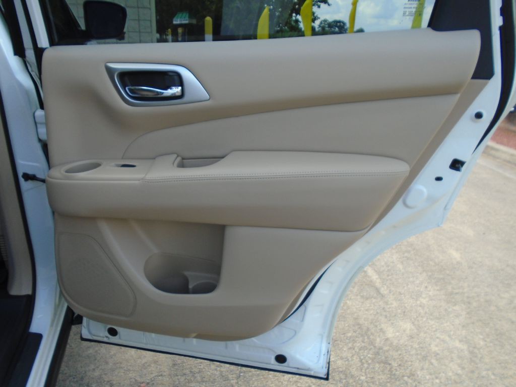 2017 Nissan Pathfinder Image 9