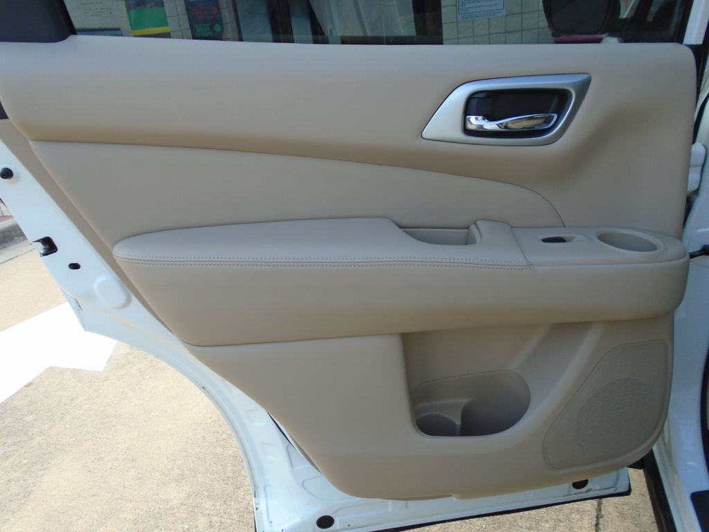 2017 Nissan Pathfinder Image 10