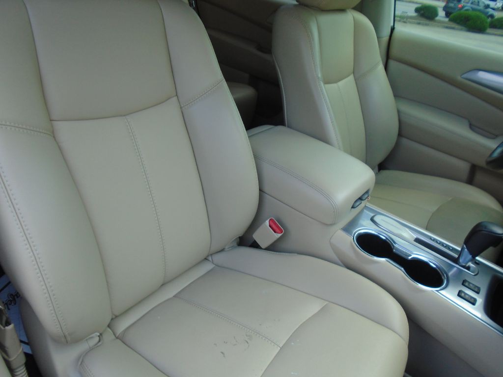 2017 Nissan Pathfinder Image 12