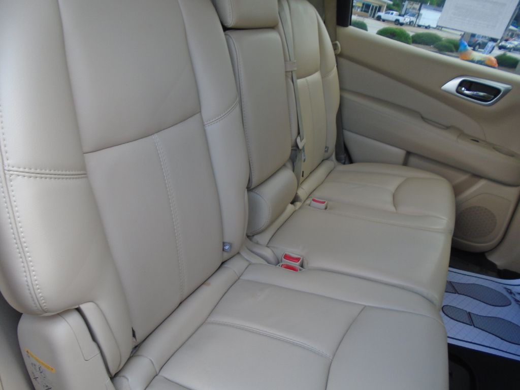 2017 Nissan Pathfinder Image 13
