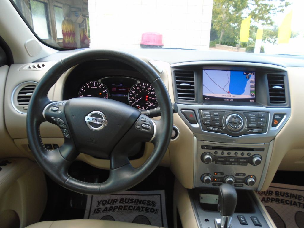 2017 Nissan Pathfinder Image 16