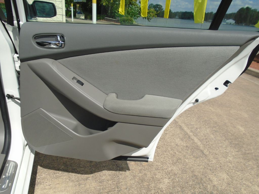2012 Nissan Altima Image 9