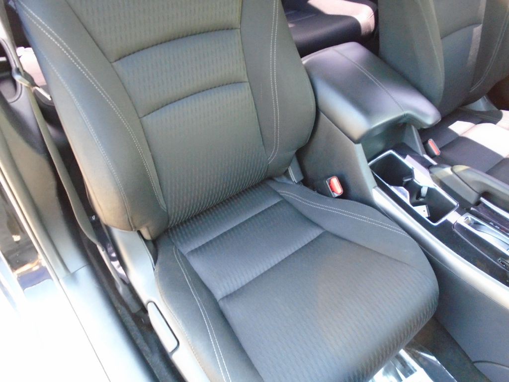 2016 Honda Accord Image 9