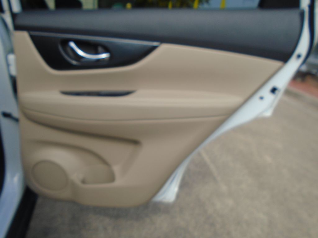 2015 Nissan Rogue Image 9
