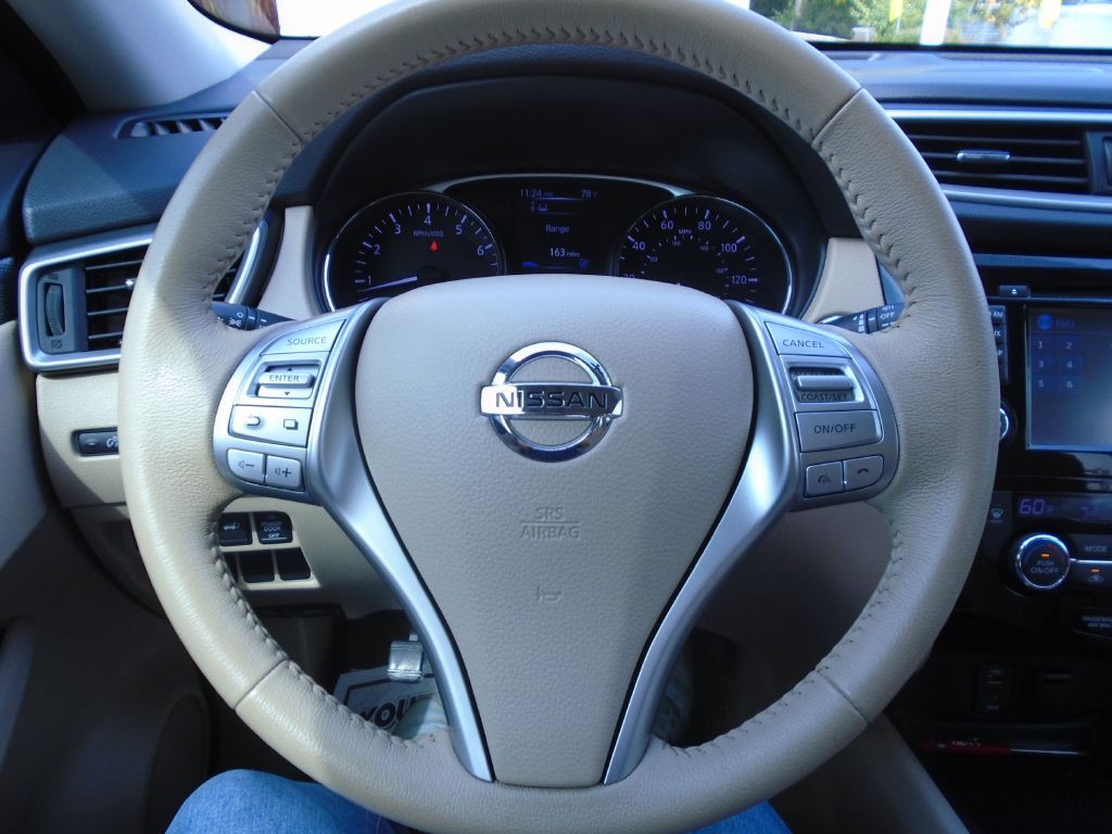 2015 Nissan Rogue Image 18