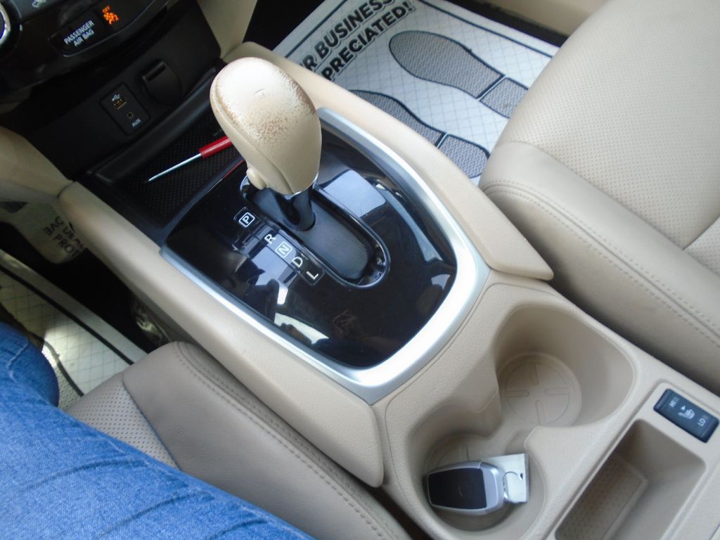 2015 Nissan Rogue Image 21