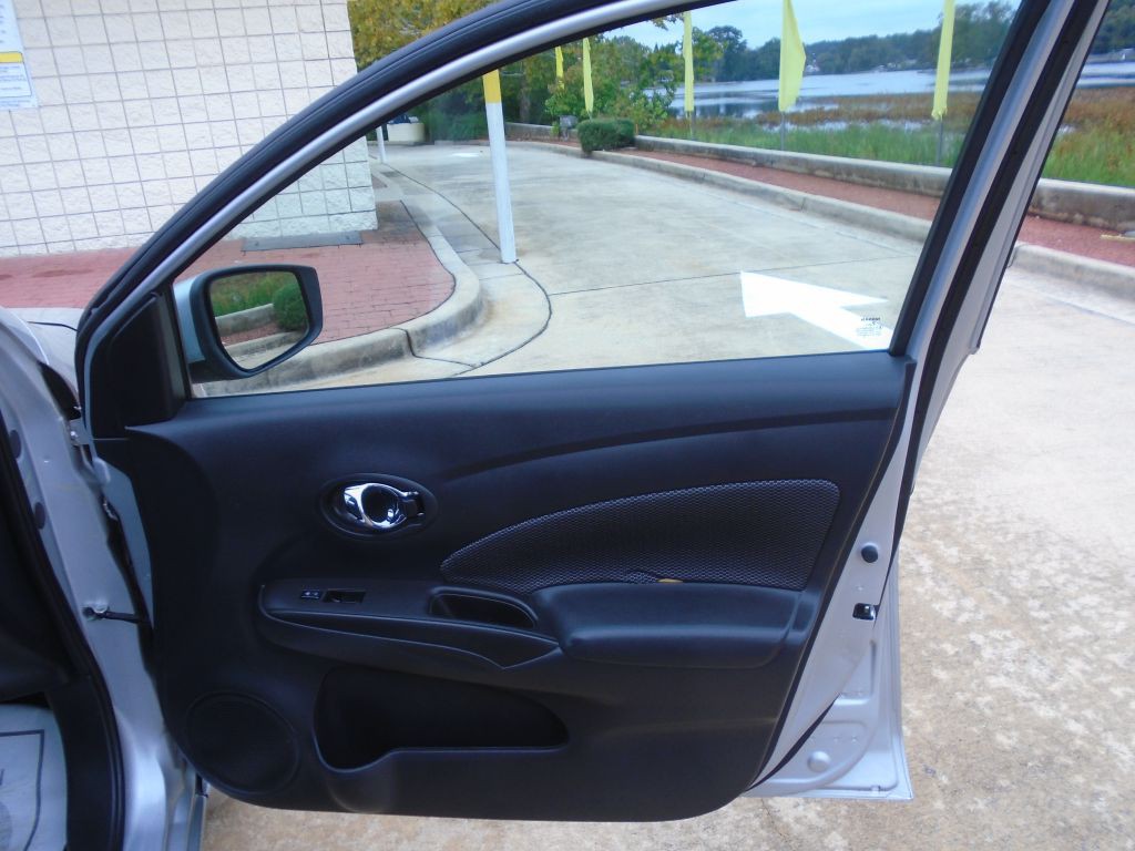 2017 Nissan Versa Image 7