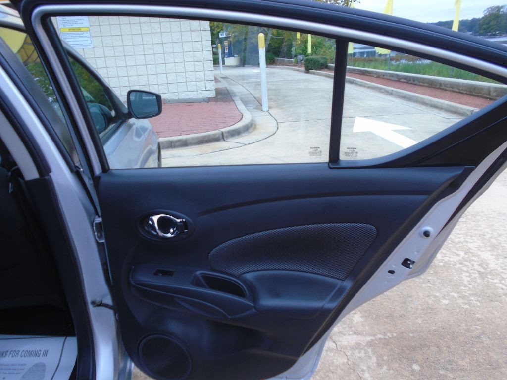 2017 Nissan Versa Image 8