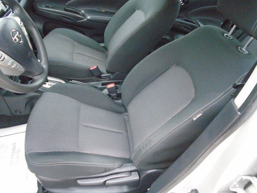 2017 Nissan Versa Image 9