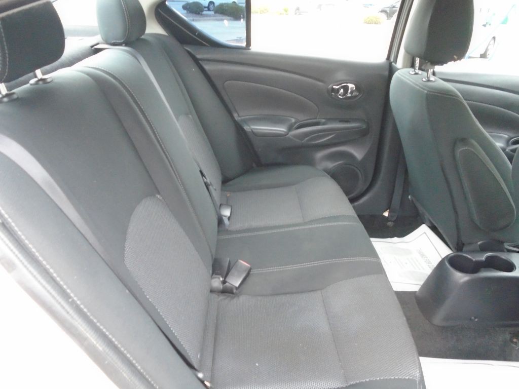2017 Nissan Versa Image 11