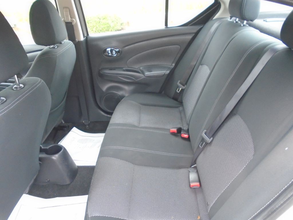 2017 Nissan Versa Image 12