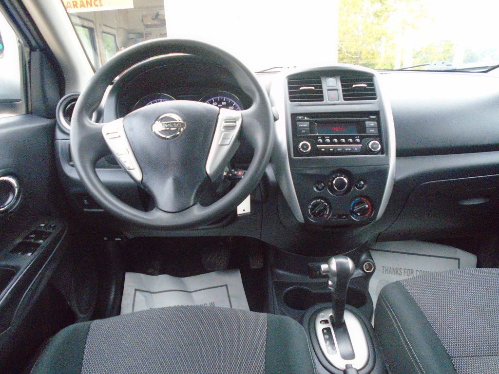 2017 Nissan Versa Image 13