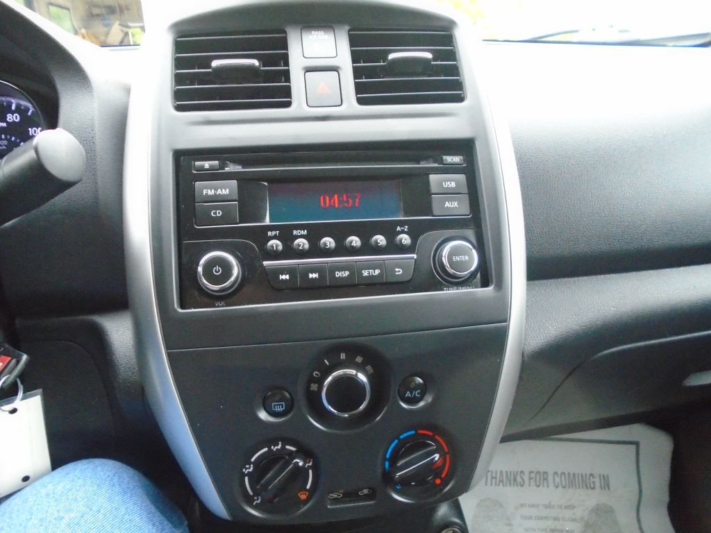 2017 Nissan Versa Image 16