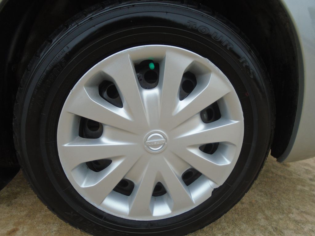 2017 Nissan Versa Image 20