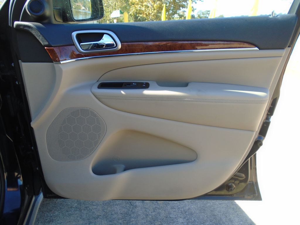 2011 Jeep Grand Cherokee Image 8