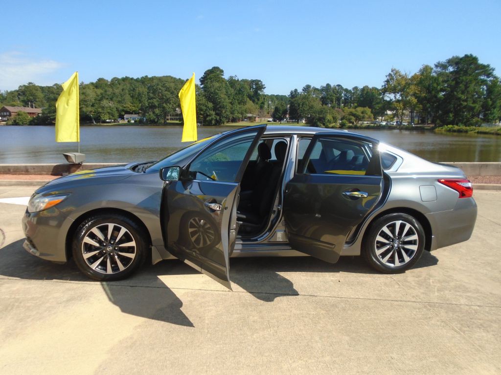 2016 Nissan Altima Image 6