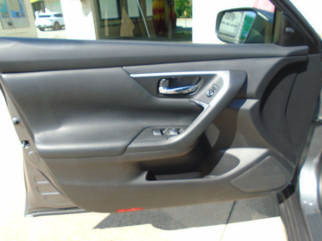 2016 Nissan Altima Image 7