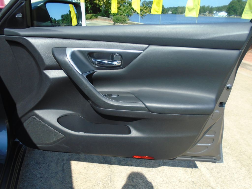 2016 Nissan Altima Image 8
