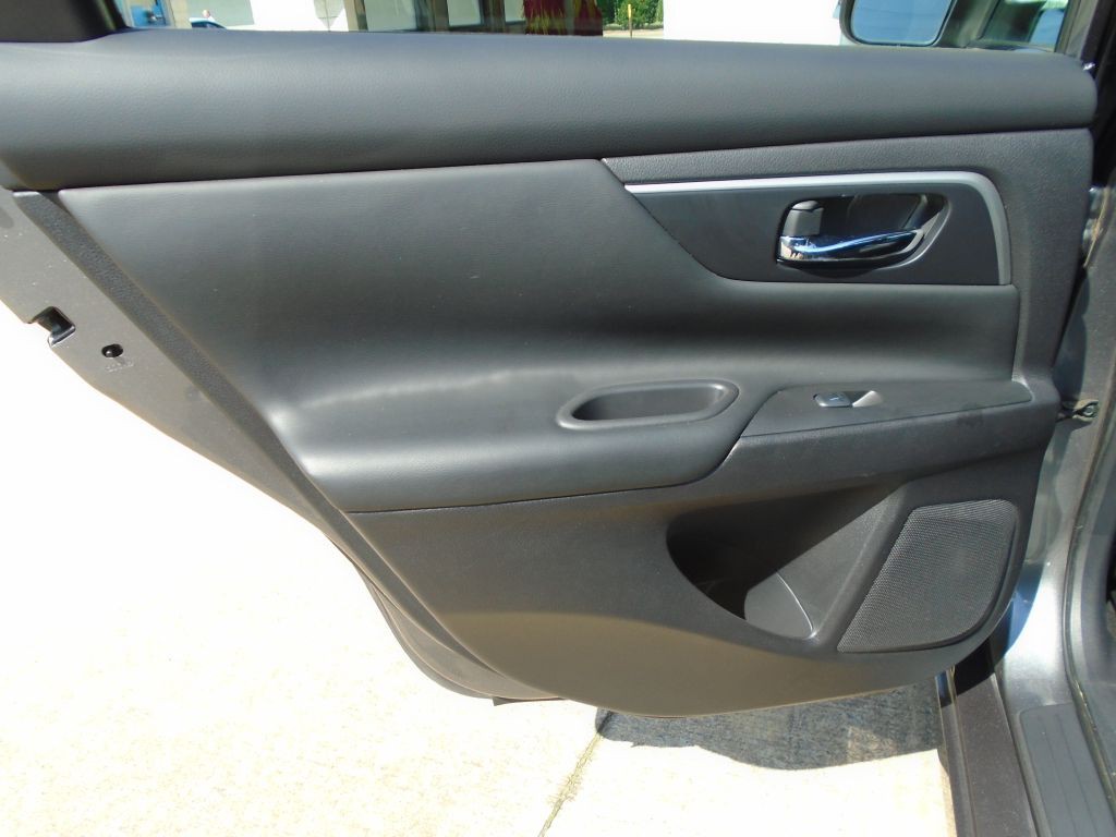 2016 Nissan Altima Image 10