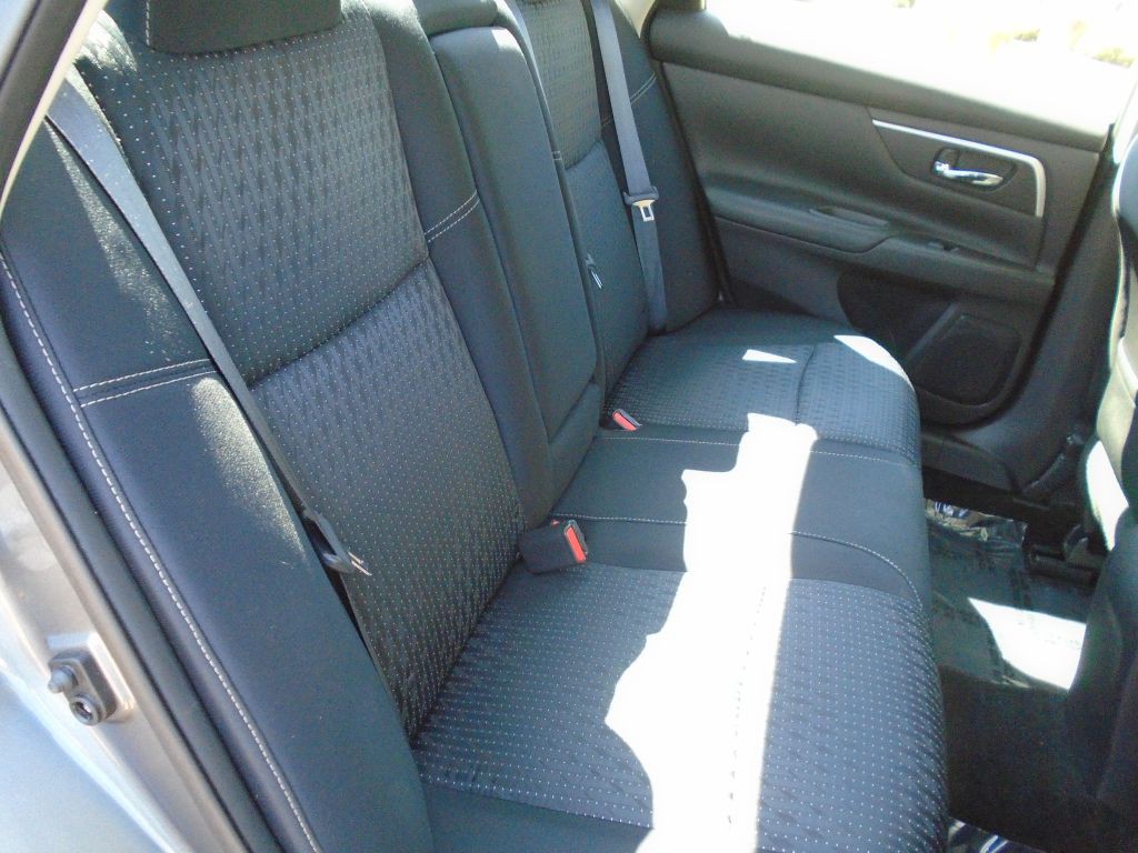 2016 Nissan Altima Image 13