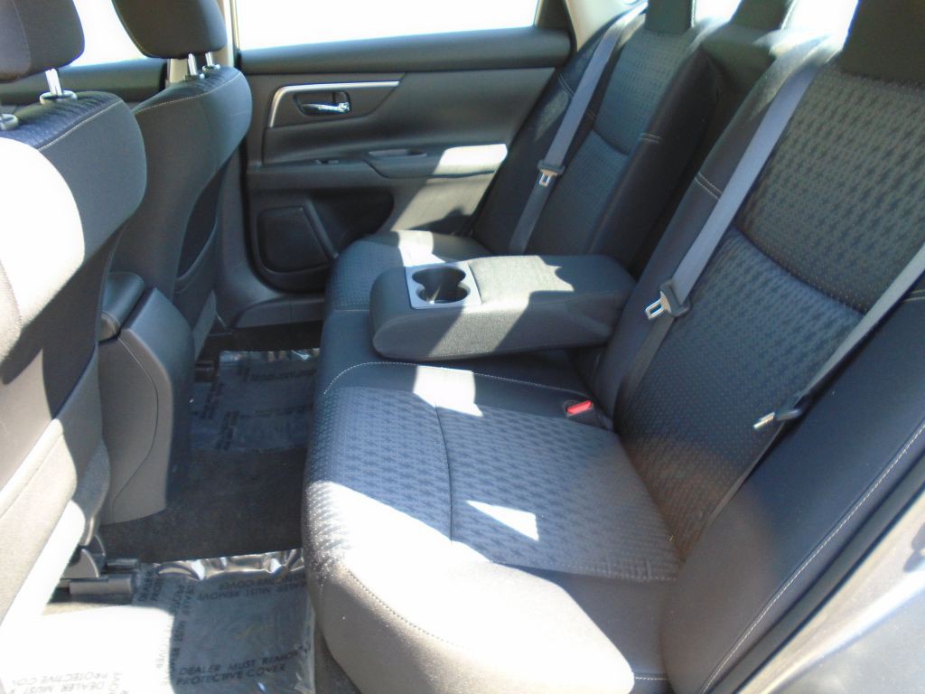 2016 Nissan Altima Image 14