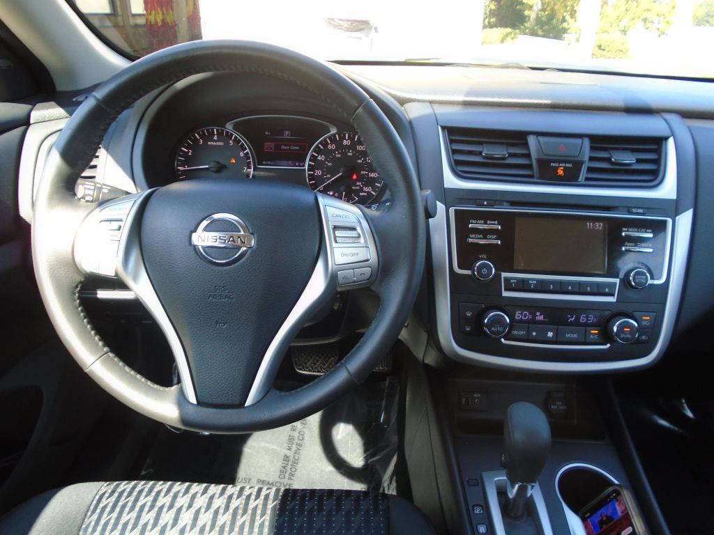 2016 Nissan Altima Image 15