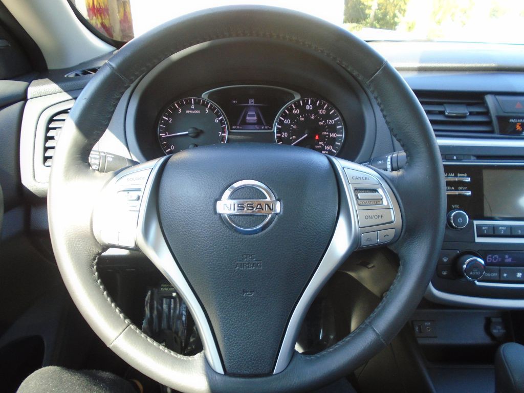 2016 Nissan Altima Image 18